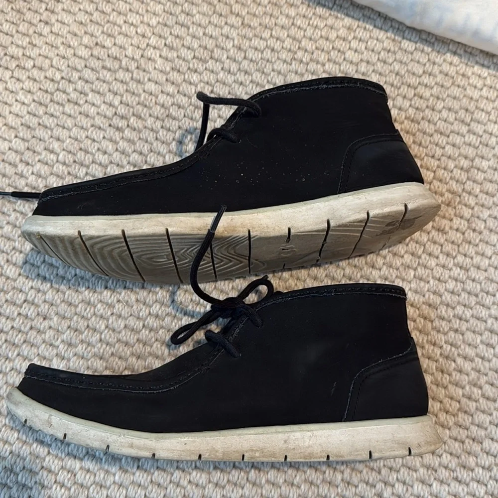 Ugg boots chukka style with sheepskin footbed